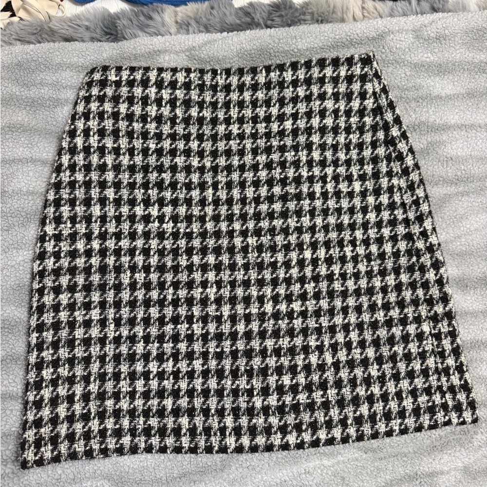 LOFT Black & White Houndstooth Mini Skirt